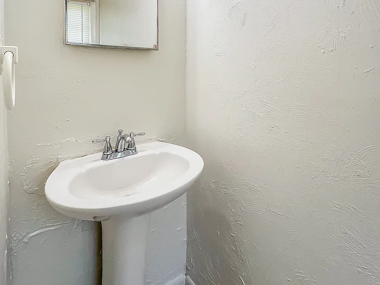 1811 Owens Ct — Photo 6