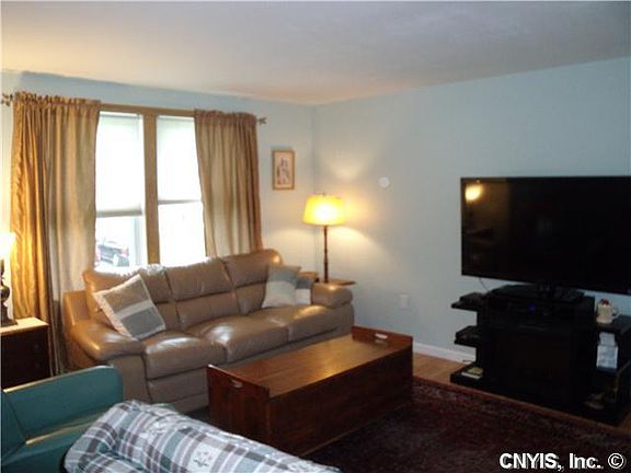 4th image of 114 Royalton Dr
