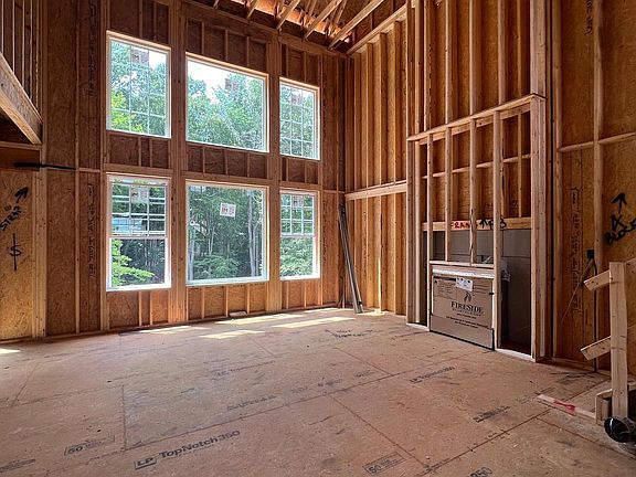 4th image of 70 Boxelder Dr