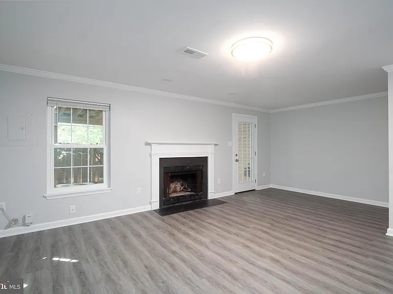 309 Bentley Ct — Photo 17