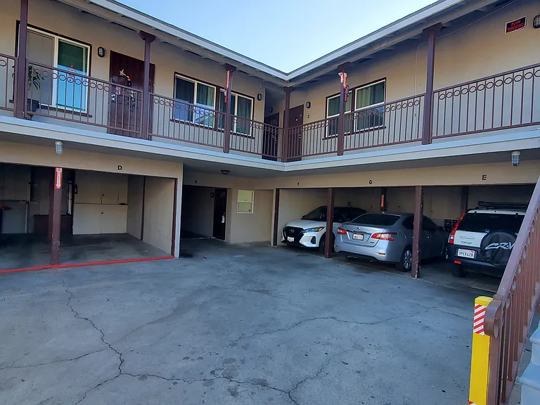 9821 Dearborn Ave #E — Photo 13