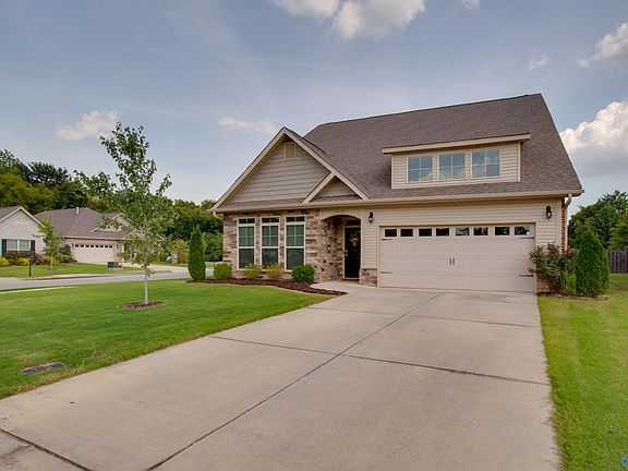 3rd image of 2618 W Creek Dr