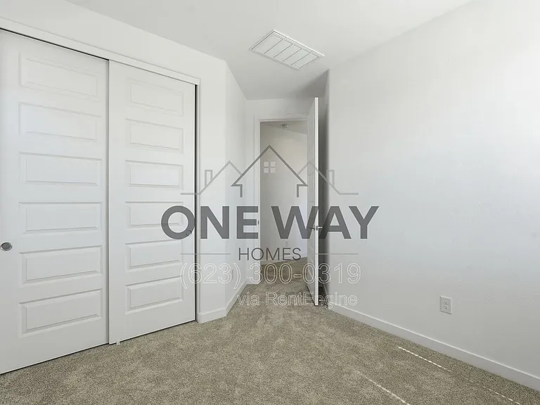 10204 E Ulysses Ave — Photo 16
