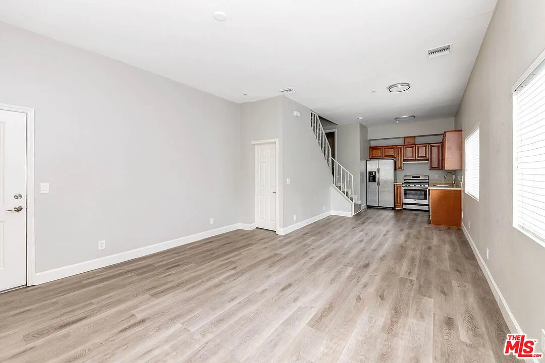 3 bed, 2.5 bath, 1480 sqft, $3,450 — Photo 4