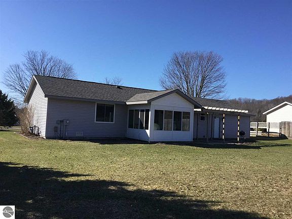 4th image of 8112 Streamwood Dr