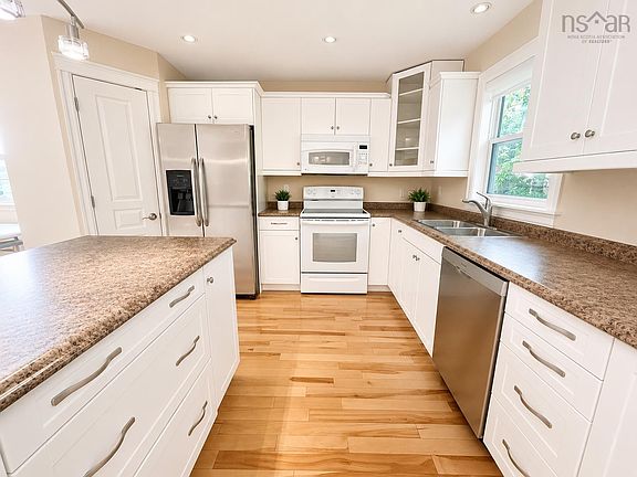 4th image of 31 Sagewood Ln
