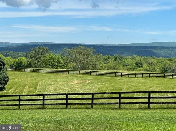266 Quarter Horse Ln, Boyce, VA 22620