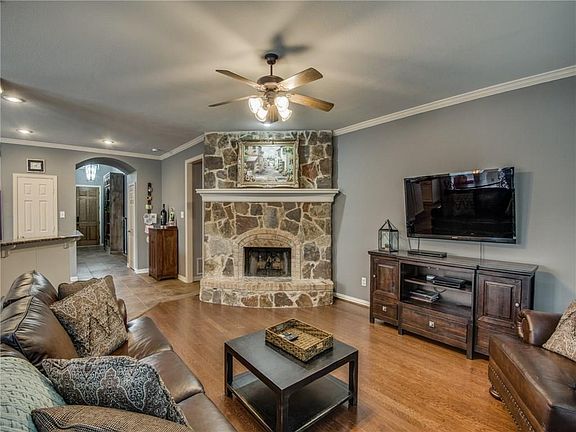 3rd image of 1809 Van Landingham Dr