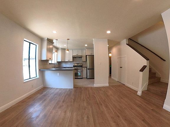 2nd image of 461 Northlake Dr APT 20