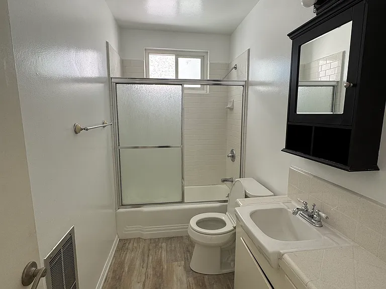 1115 Rexford Dr #3 — Photo 14