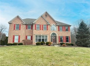 9865 Farmstead Dr, Loveland, OH 45140