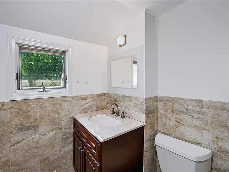 52 Common St #52 — Photo 21