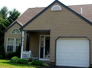 210 Country Side Ln, Telford, PA 18969