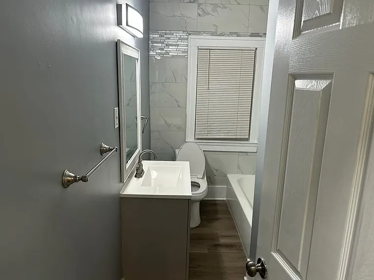 8215/8217 Badger1 LLC — Photo 9