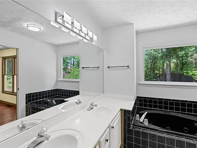 4240 Sugar Mill Dr — Photo 14