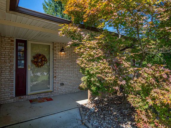2nd image of 275 Caro Ln