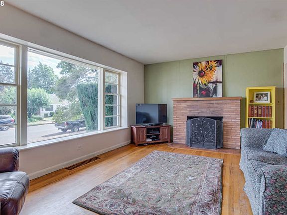 3rd image of 406 NW 40th St