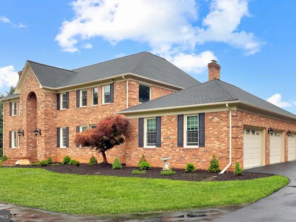 517 Seneca Rd, Great Falls, VA 22066