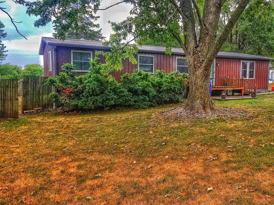 1st image of 415 Edgar St