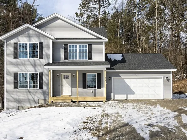 12 Proctor St, Ashburnham, MA 01430