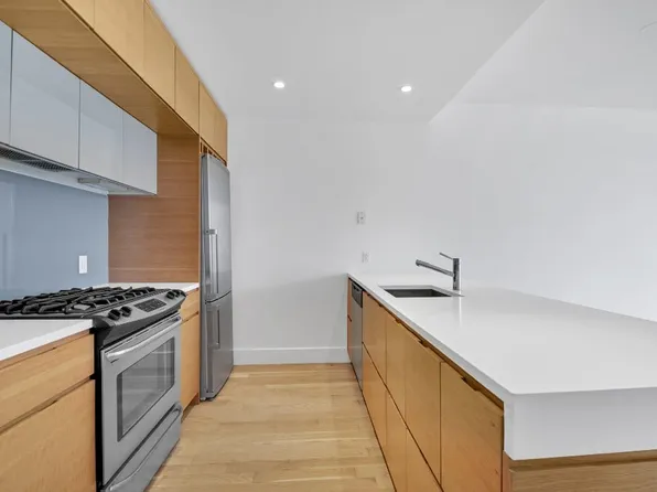 150 Fourth Avenue image 1 of 14