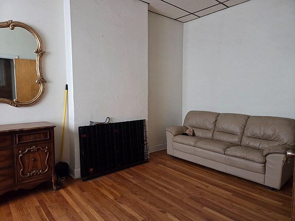 4th image of 1533 W Passyunk Ave