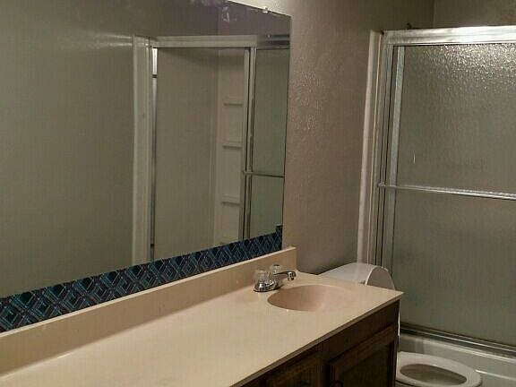 3rd image of 615 Stonewall Dr