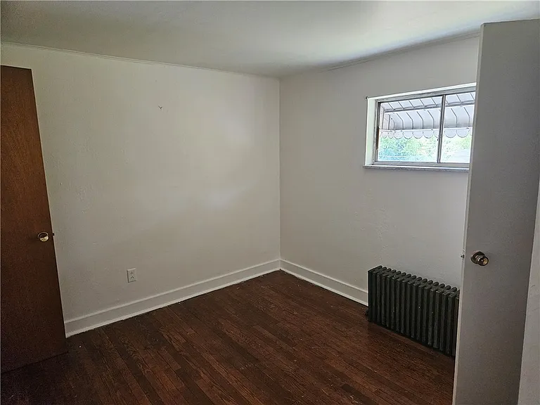537 6th St — Photo 33