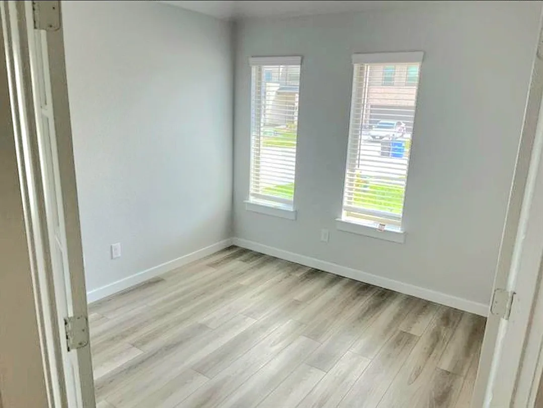 3 bed, 1882 sqft, $2,525 — Photo 4