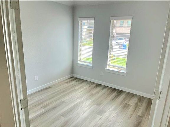 4th image of 112 Huckleberry Rd