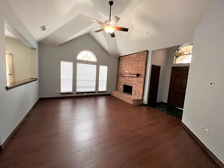 738 Ridgemont Dr — Photo 7