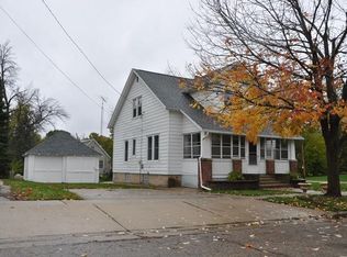 564 E Jefferson St, Burlington, WI 53105