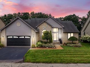 1473 Horseshoe Cir, Milford, MI 48381