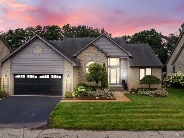 1473 Horseshoe Cir, Milford, MI 48381