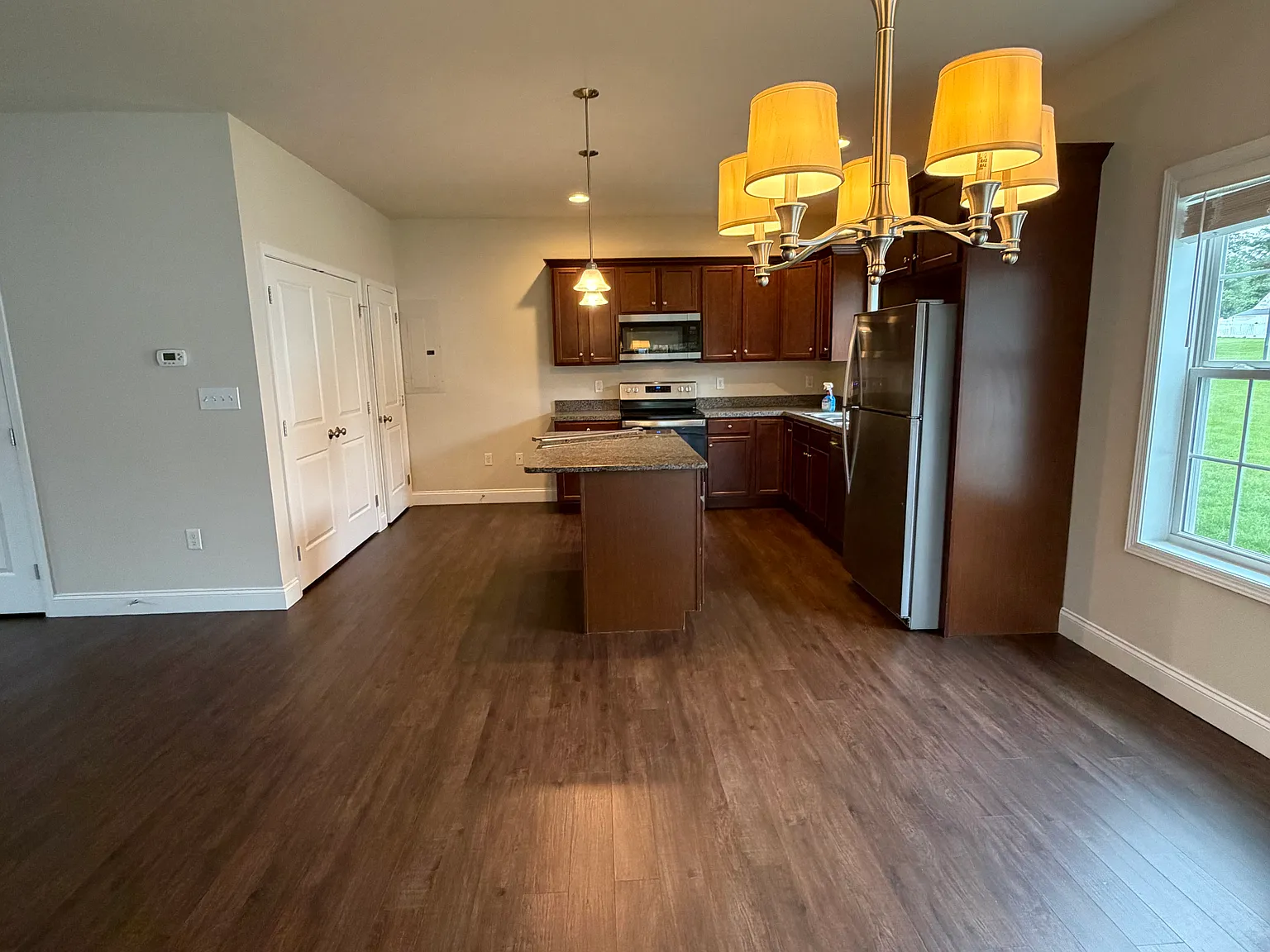 3 bed, 2.5 bath, 1525 sqft, $2,100 — Photo 4