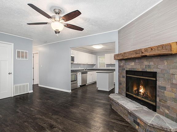 3rd image of 822 Shumway Ave
