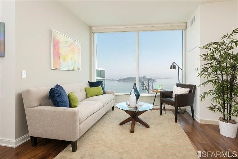 1st image of 425 1st St #4908