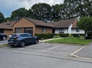 11 Ashley Cir, Commack, NY 11725