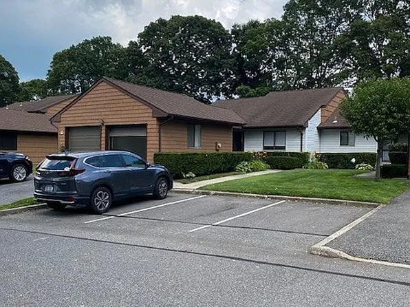 11 Ashley Cir, Commack, NY 11725