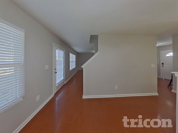 4th image of 9425 Macquarie Ln