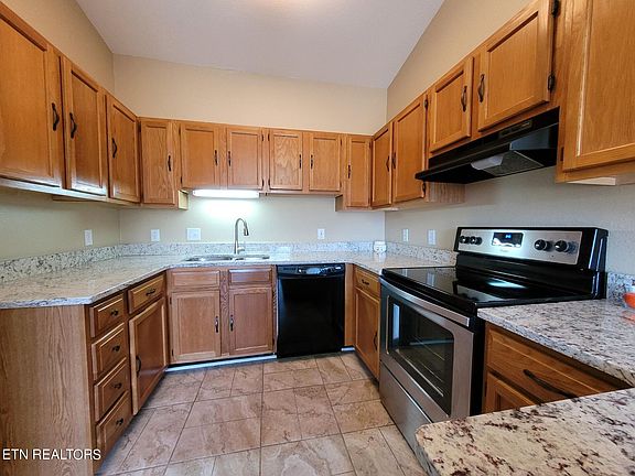 2nd image of 8524 Wisteria Way