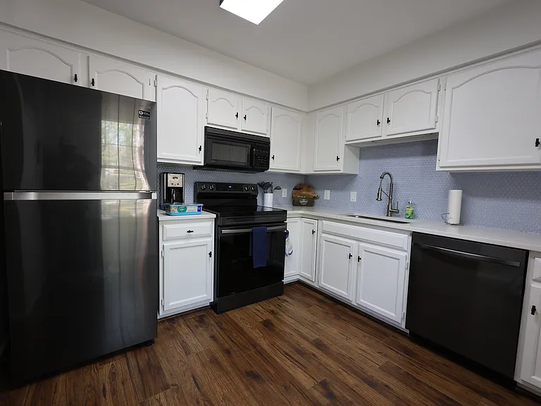 247 Greenview Dr — Photo 11