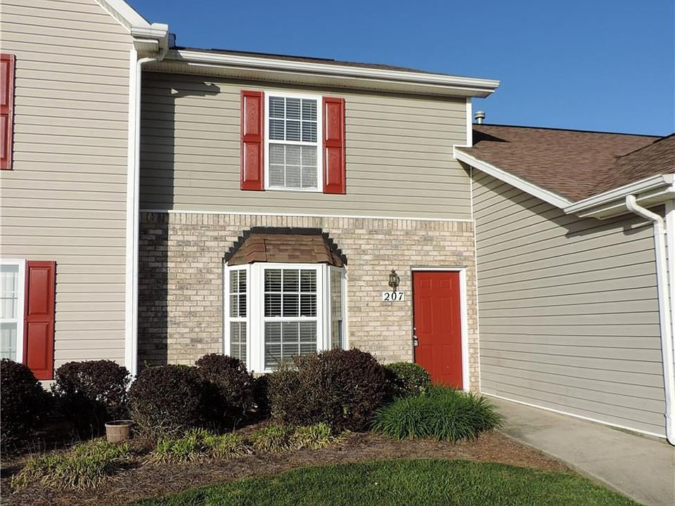 1st image of 207 Chestnut Chase Trl