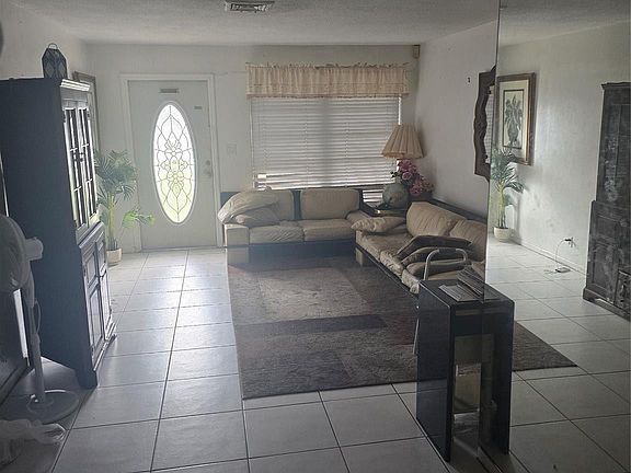 5th image of 701 NE 51st Court