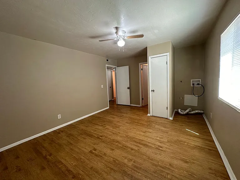 6016 Nw Expy #B — Photo 11
