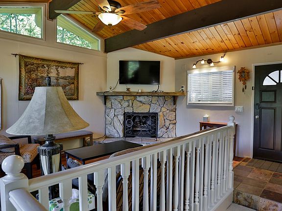 3rd image of 28380 Larchmont Ln