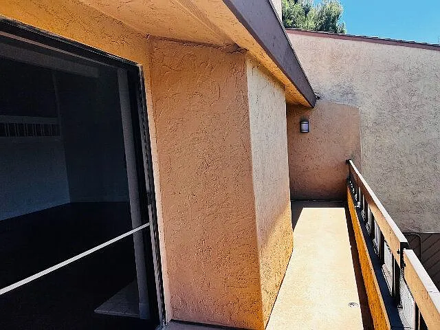 2204 Plaza De Las Flores — Photo 32