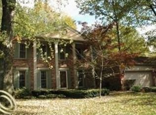 18472 Mayfield St, Livonia, MI 48152