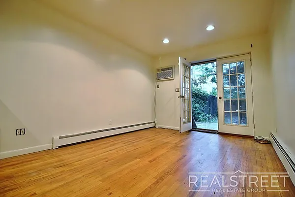 Rented by Real Street Inc | media 4