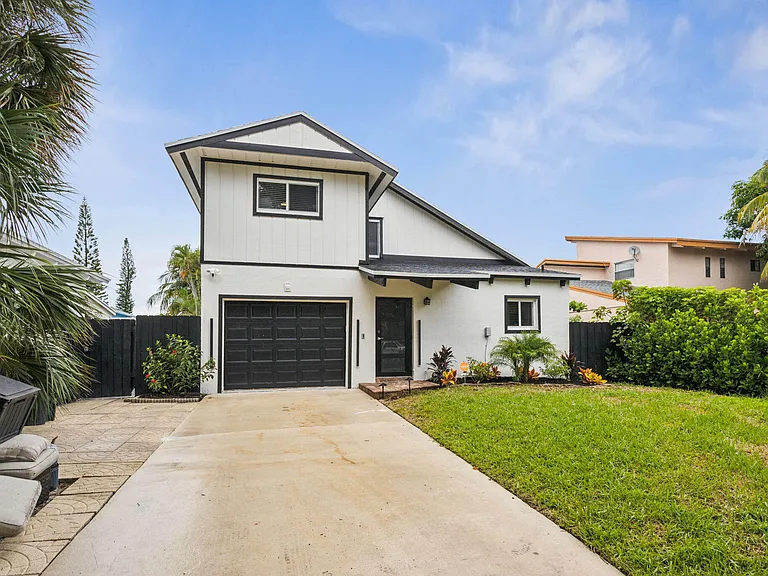 2541 Southridge Rd — Photo 2